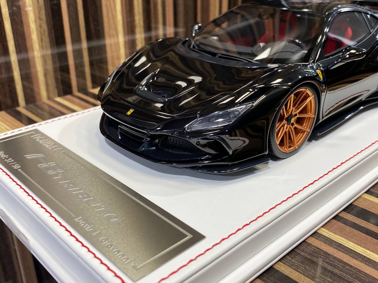 Davis & Giovanni Ferrari F8 Tributo Novitec - 1/18 Resin Model Nero Daytona