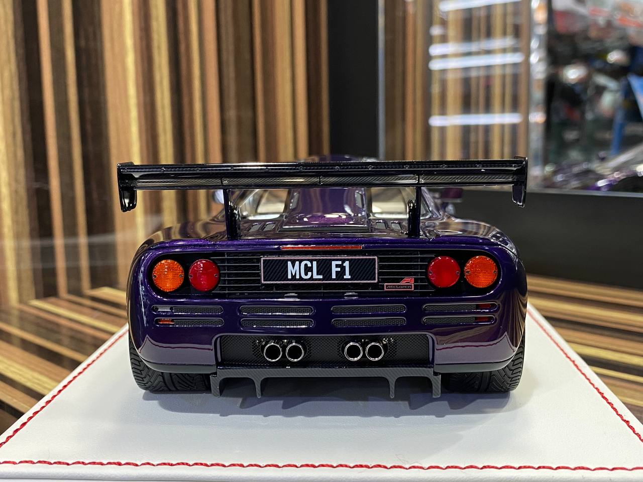 Davis & Giovanni McLaren F1 LM-Specification - 1/18 Resin Model- Viola Hong Kong / Black Rim