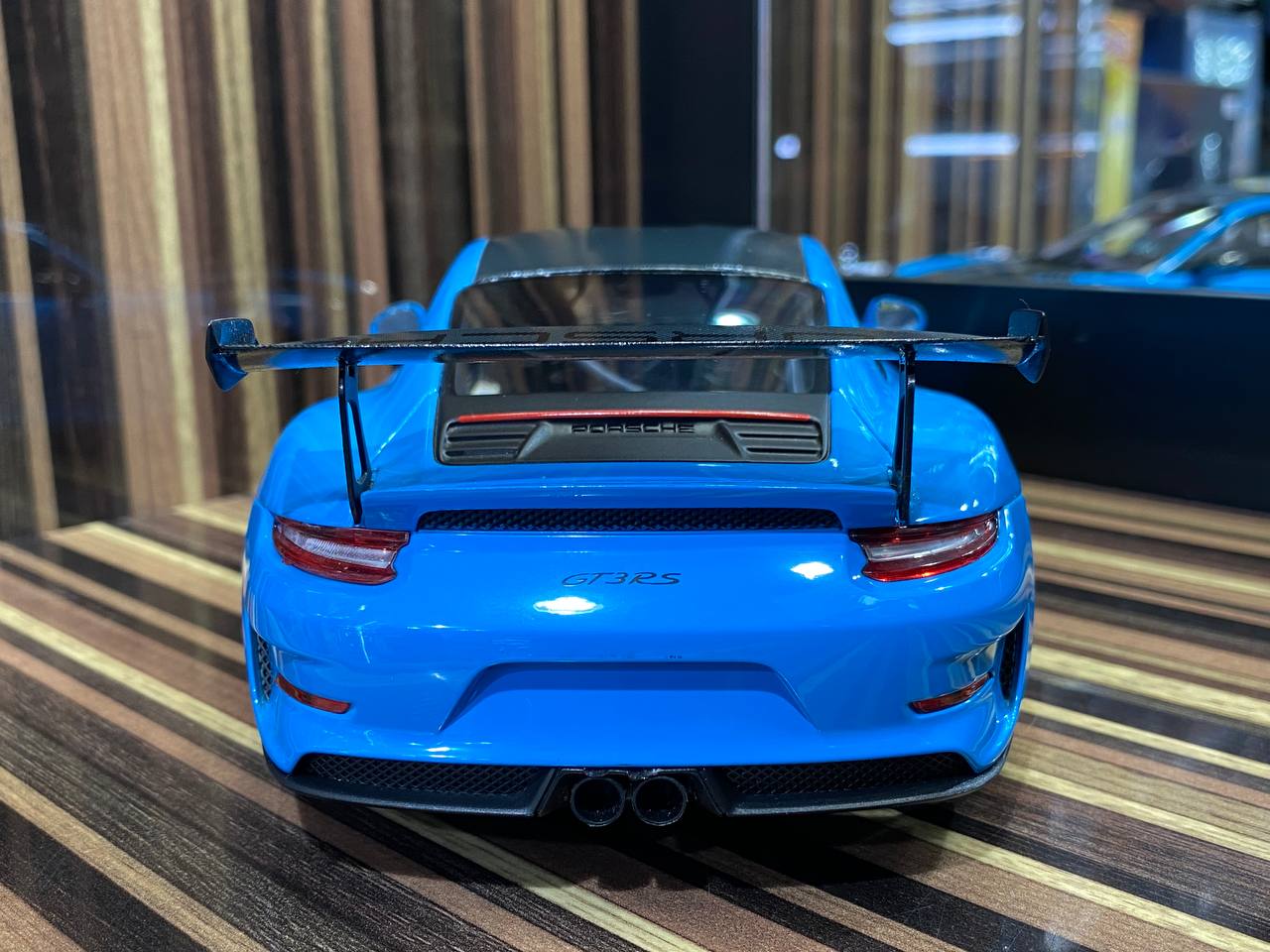 Porsche 911 GT3 RS (991.2) 2019 Weissach package by Minichamps [1/18 |Blue | Resin]