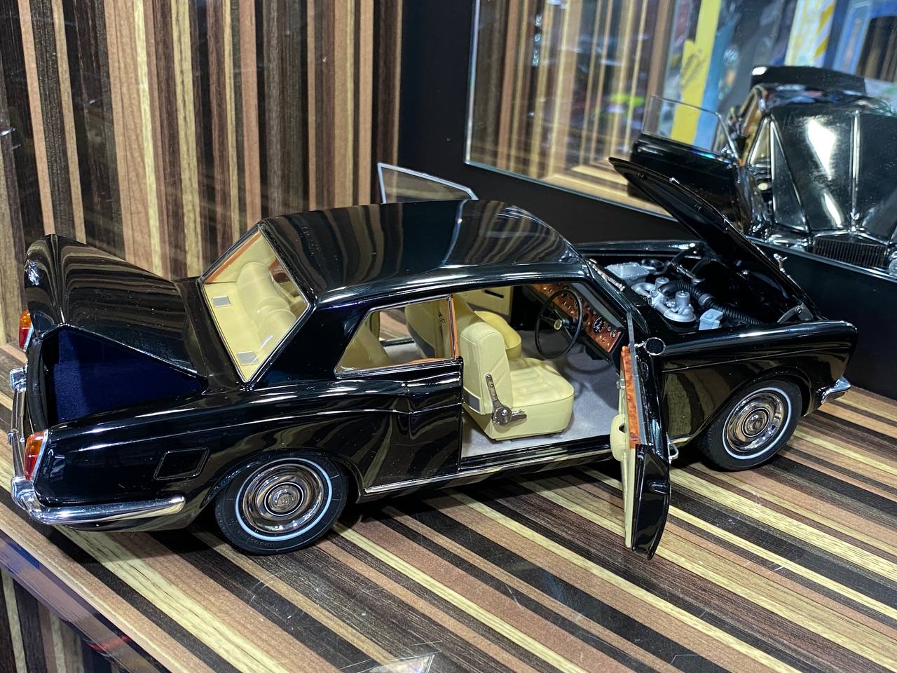 Paragon Models Rolls Royce Silver Shadow MPW 2-Door Coupe - 1/18 Diecast, Black - Paint Rashes Present