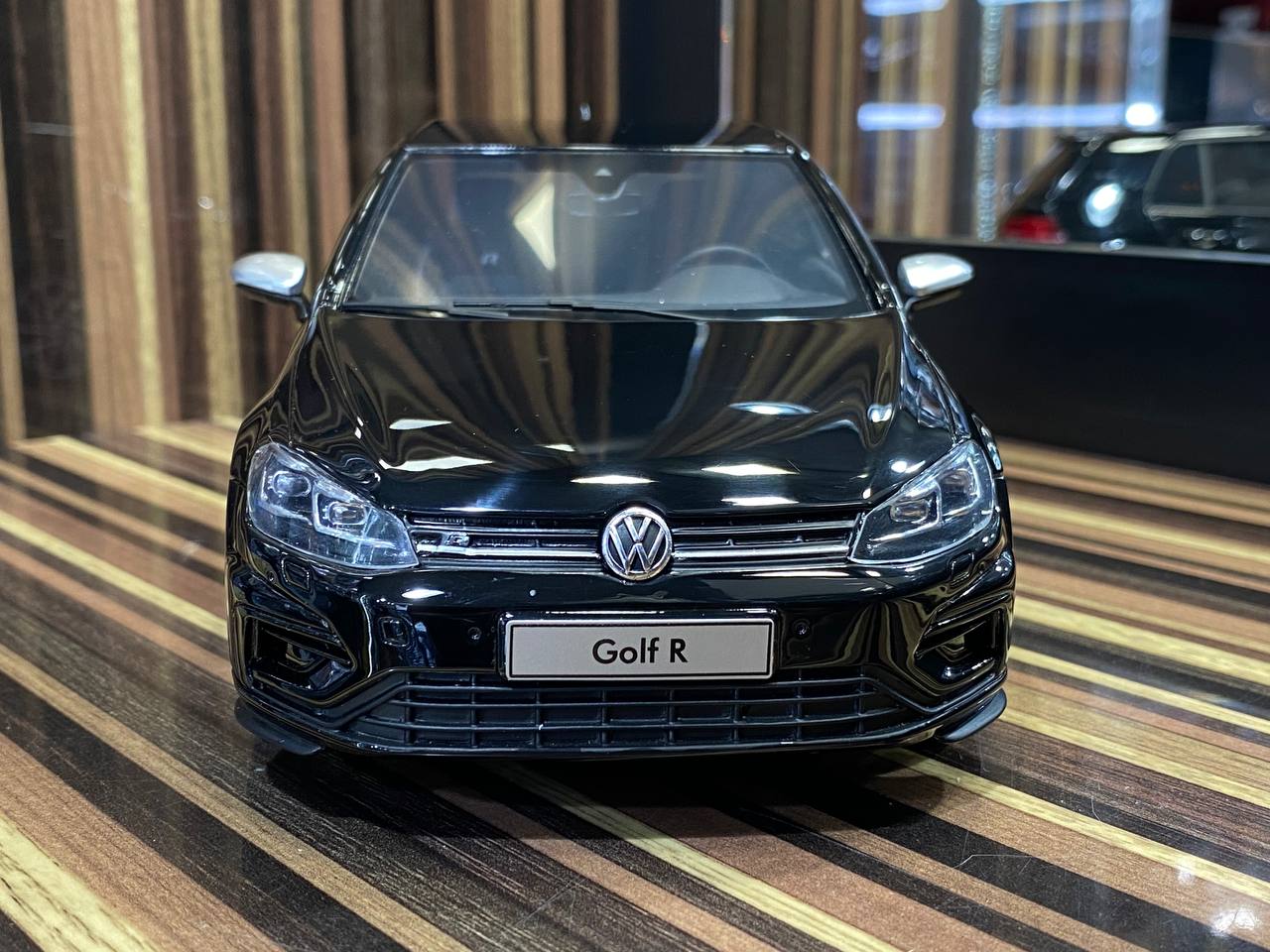 Otto Volkswagen Golf R VIII - 1/18 Resin Model, Black