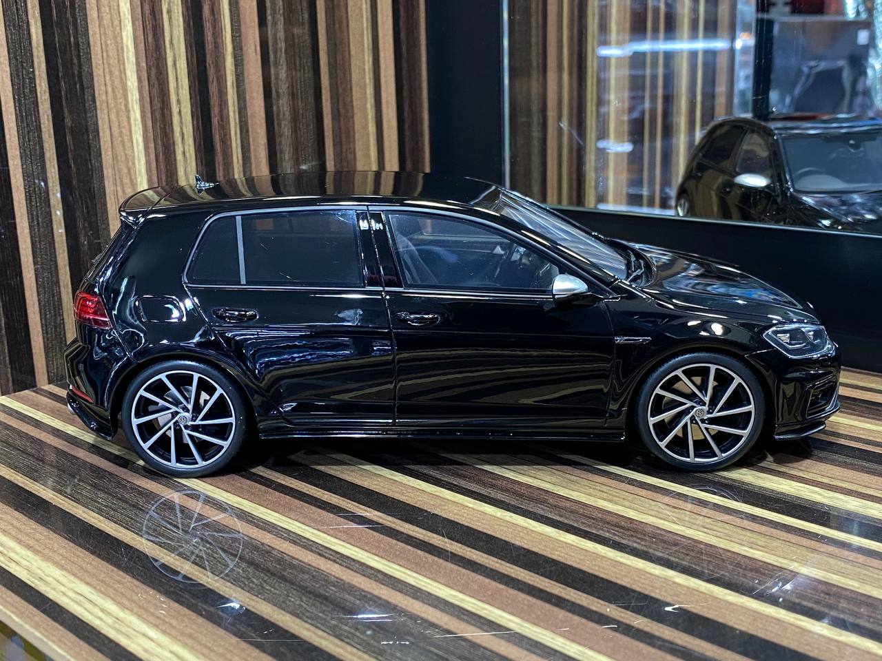 Otto Volkswagen Golf R VIII - 1/18 Resin Model, Black