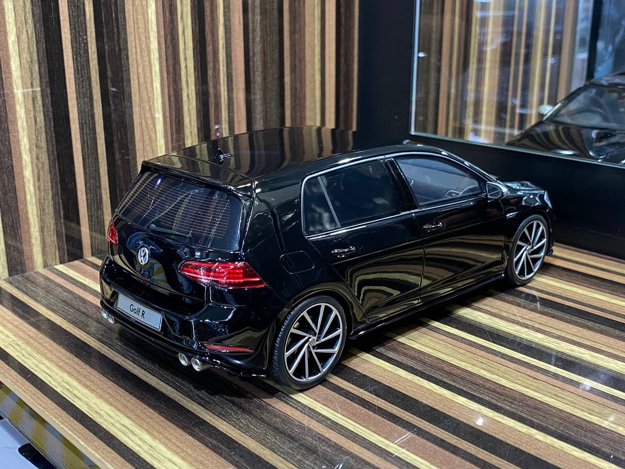 Otto Volkswagen Golf R VIII - 1/18 Resin Model, Black