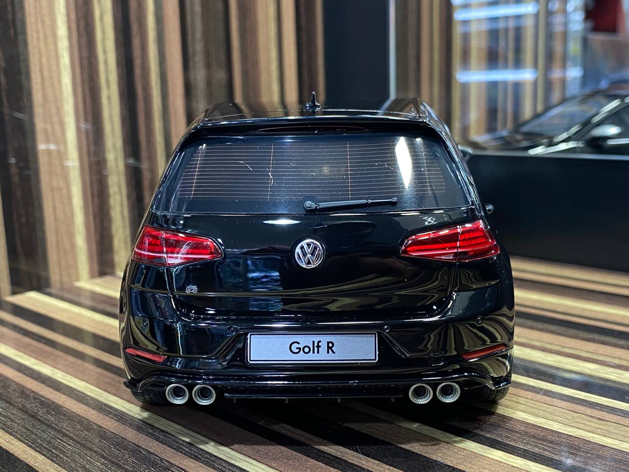 Otto Volkswagen Golf R VIII - 1/18 Resin Model, Black