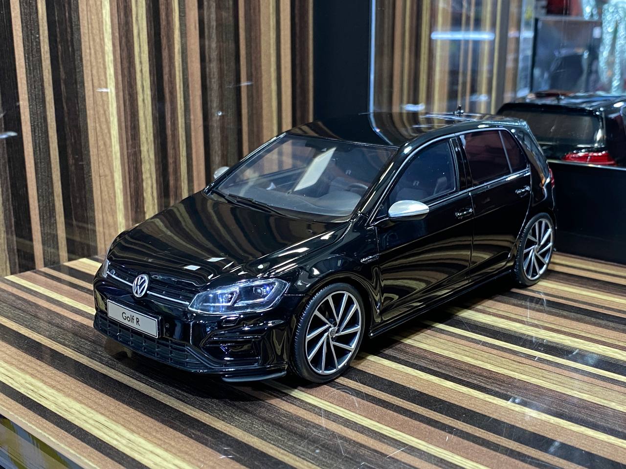 Otto Volkswagen Golf R VIII - 1/18 Resin Model, Black