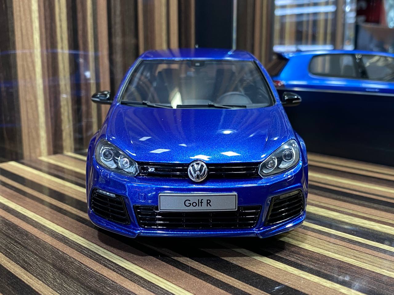 Otto Mobile Volkswagen Golf R VI - 1/18 Resin Model, Blue