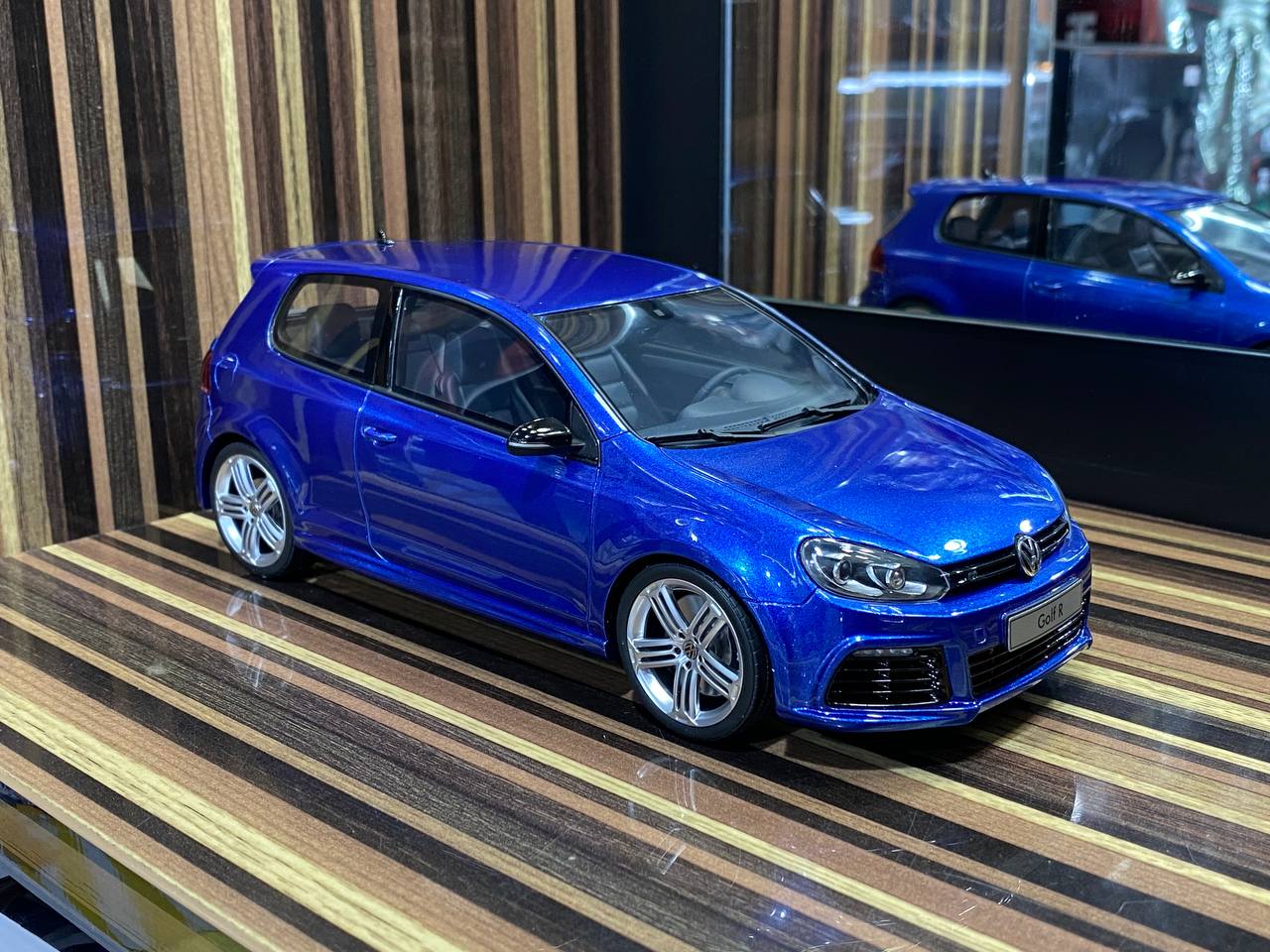 Otto Mobile Volkswagen Golf R VI - 1/18 Resin Model, Blue