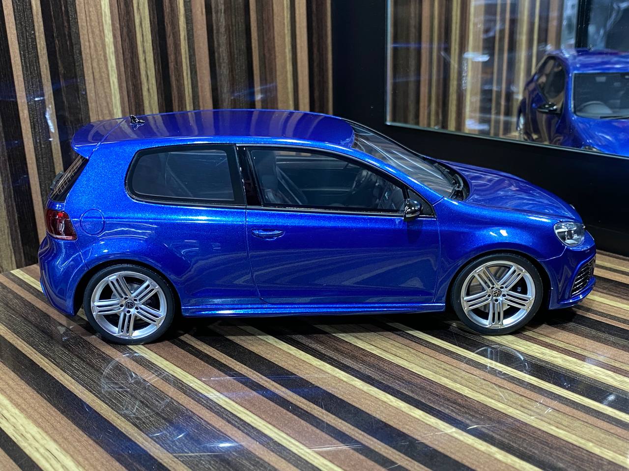 Otto Mobile Volkswagen Golf R VI - 1/18 Resin Model, Blue