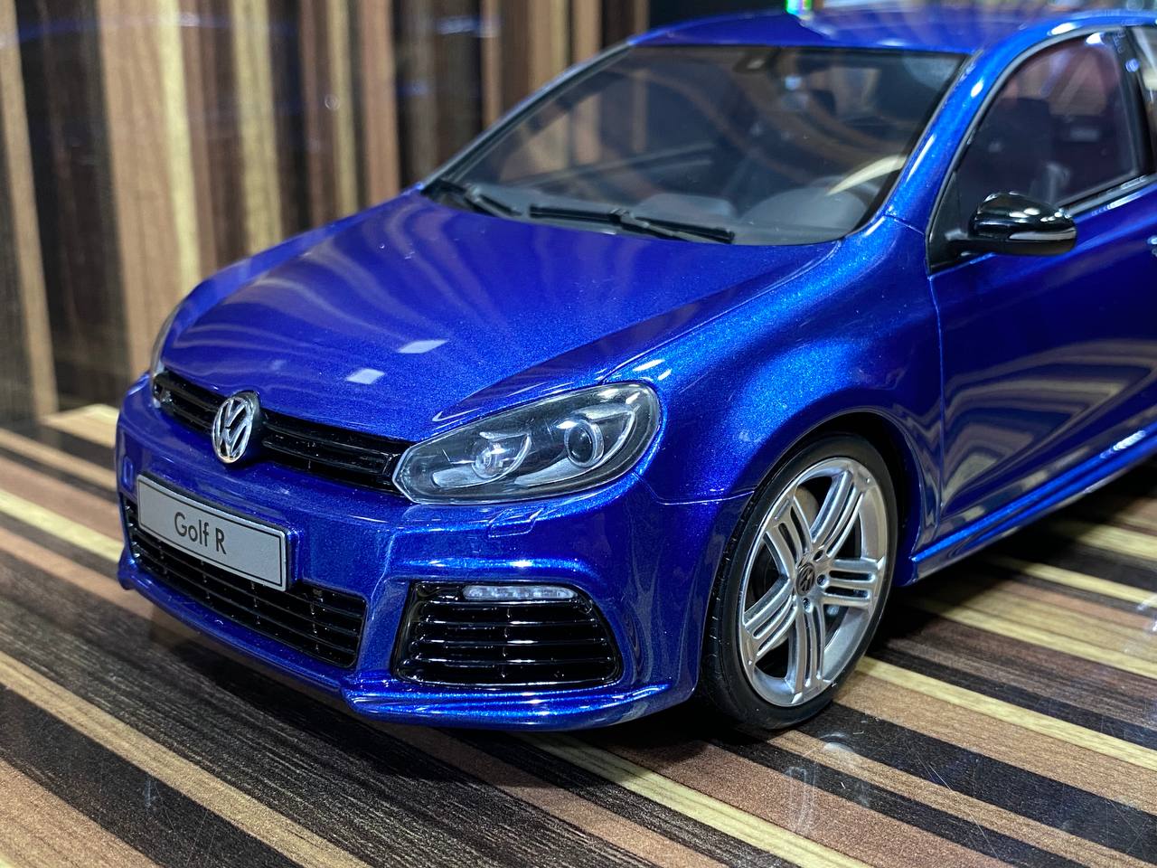 Otto Mobile Volkswagen Golf R VI - 1/18 Resin Model, Blue