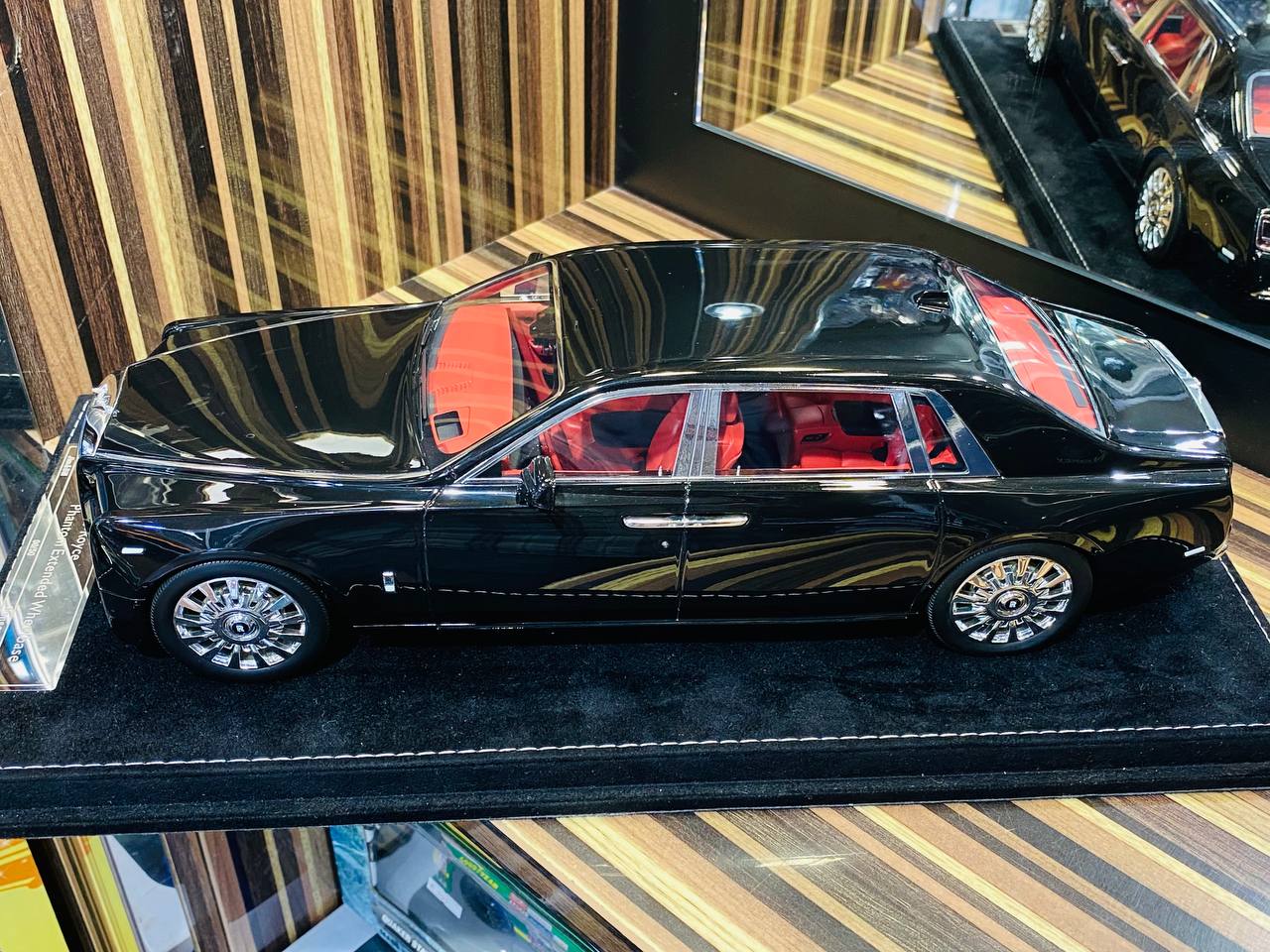 HH Rolls Royce Phantom Extended Wheelbase Resin Model - Diamond Black | Limited Edition
