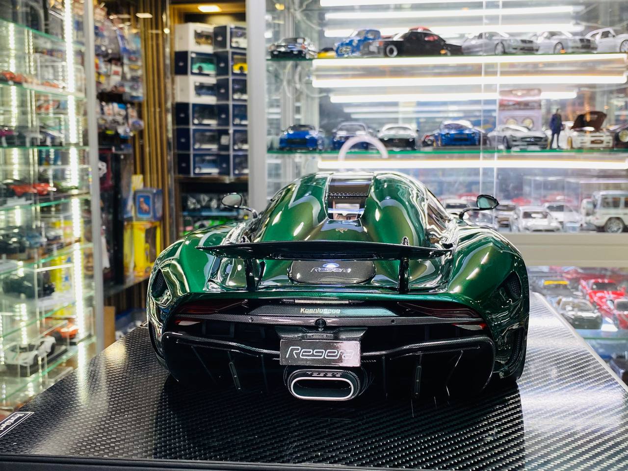 1/8 FrontiArt Koenigsegg Regera Resin Model - Green Tinted Carbon | Limited Edition