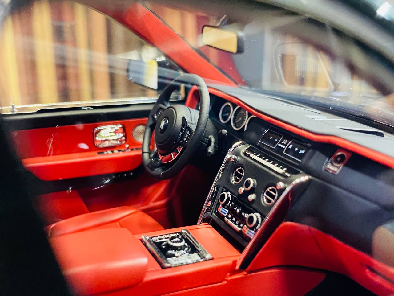 HH Rolls Royce Cullinan Resin Limited Edition - Diamond Black | 1/18 Scale