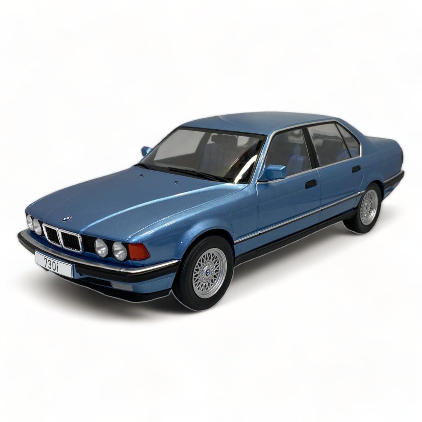 1/18 Modelcar group BMW 7-series (E32) BLUE Model Car
