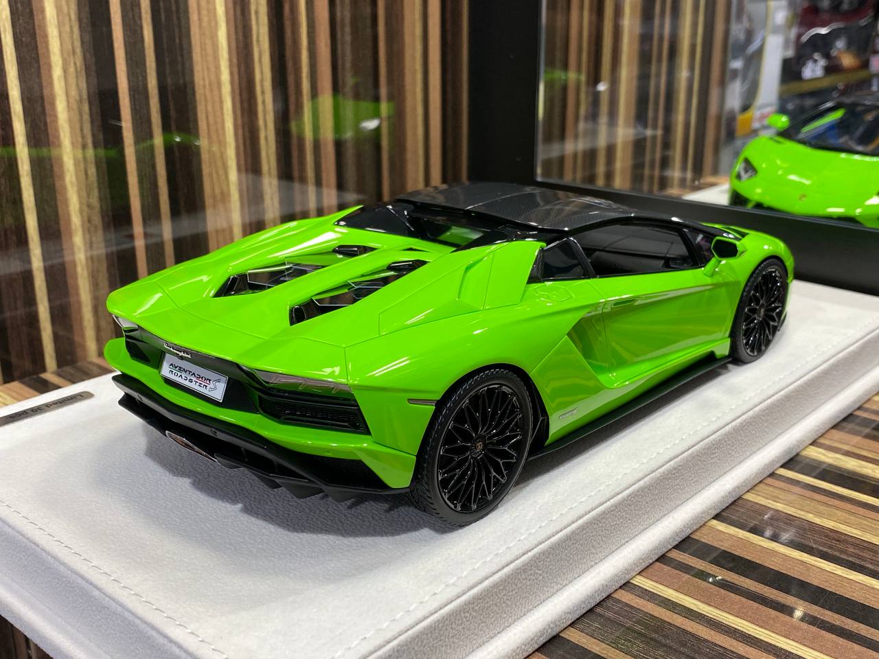 1/18 Make Up - Lamborghini Aventador S Roadster (Green - Verde Scandal)|Sold in Dturman.com Dubai UAE.