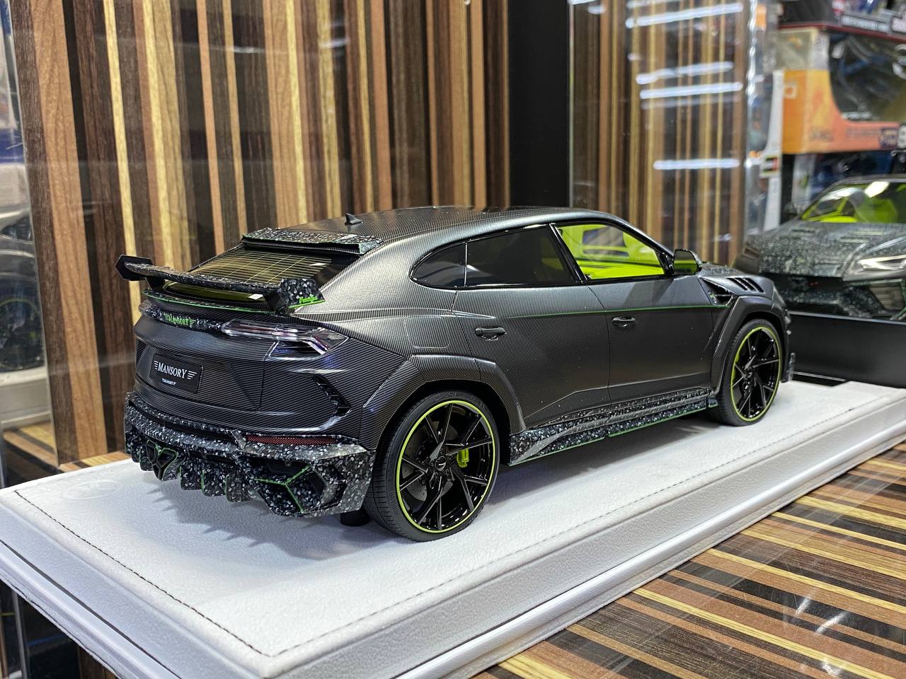 1/18 Diecast Lamborghini Mansory Urus Venatus - Grey Matt Green Model Car