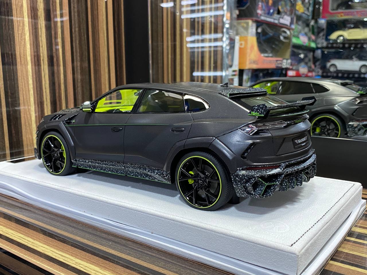 1/18 Diecast Lamborghini Mansory Urus Venatus - Grey Matt Green Model Car