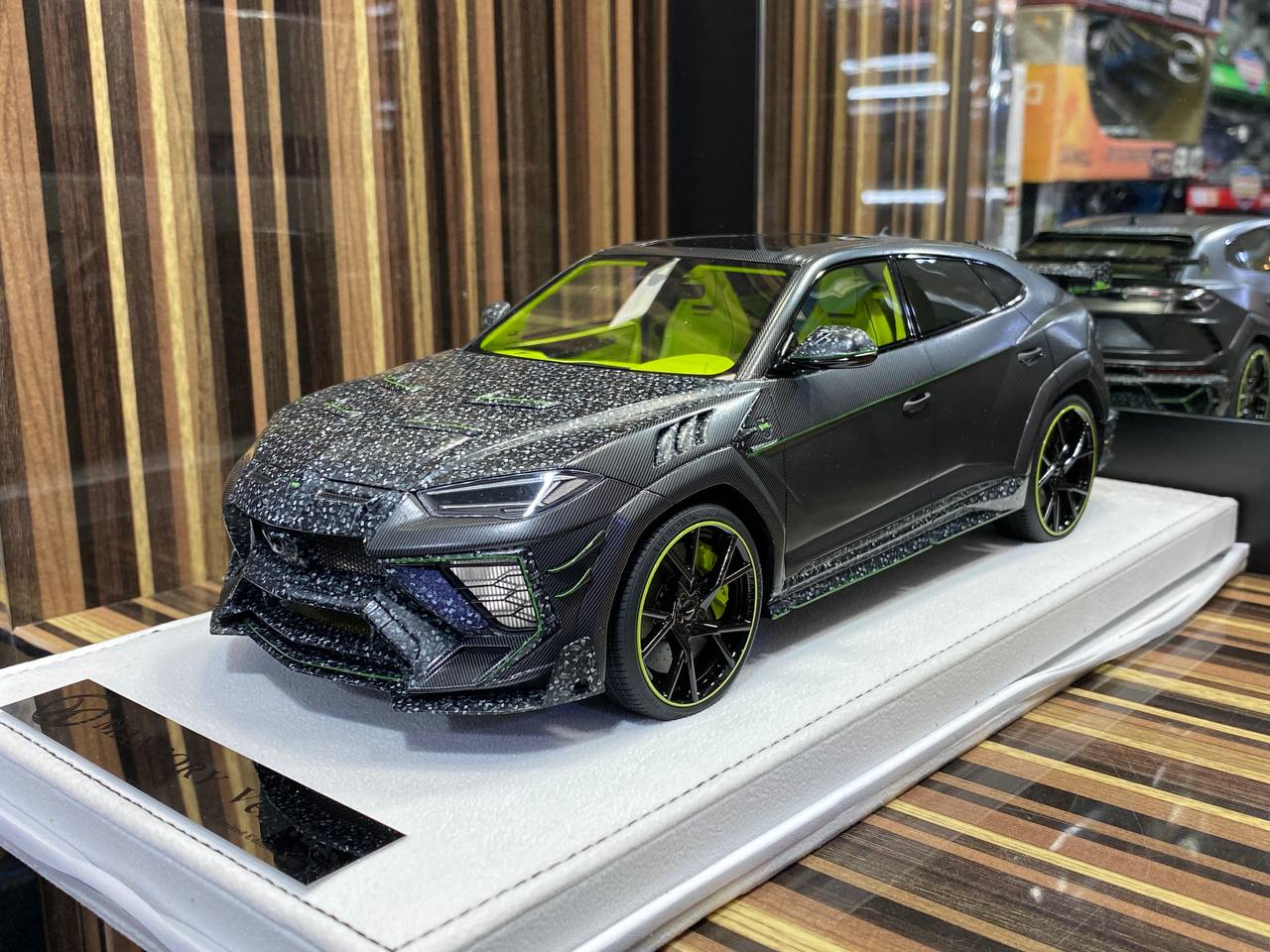 1/18 Diecast Lamborghini Mansory Urus Venatus - Grey Matt Green Model Car