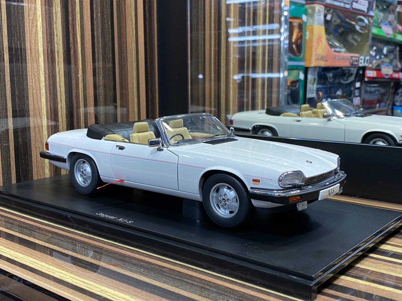 Autoart Jaguar XJ-S Coupe - White (1/18 Scale) Model Car – dturman.com