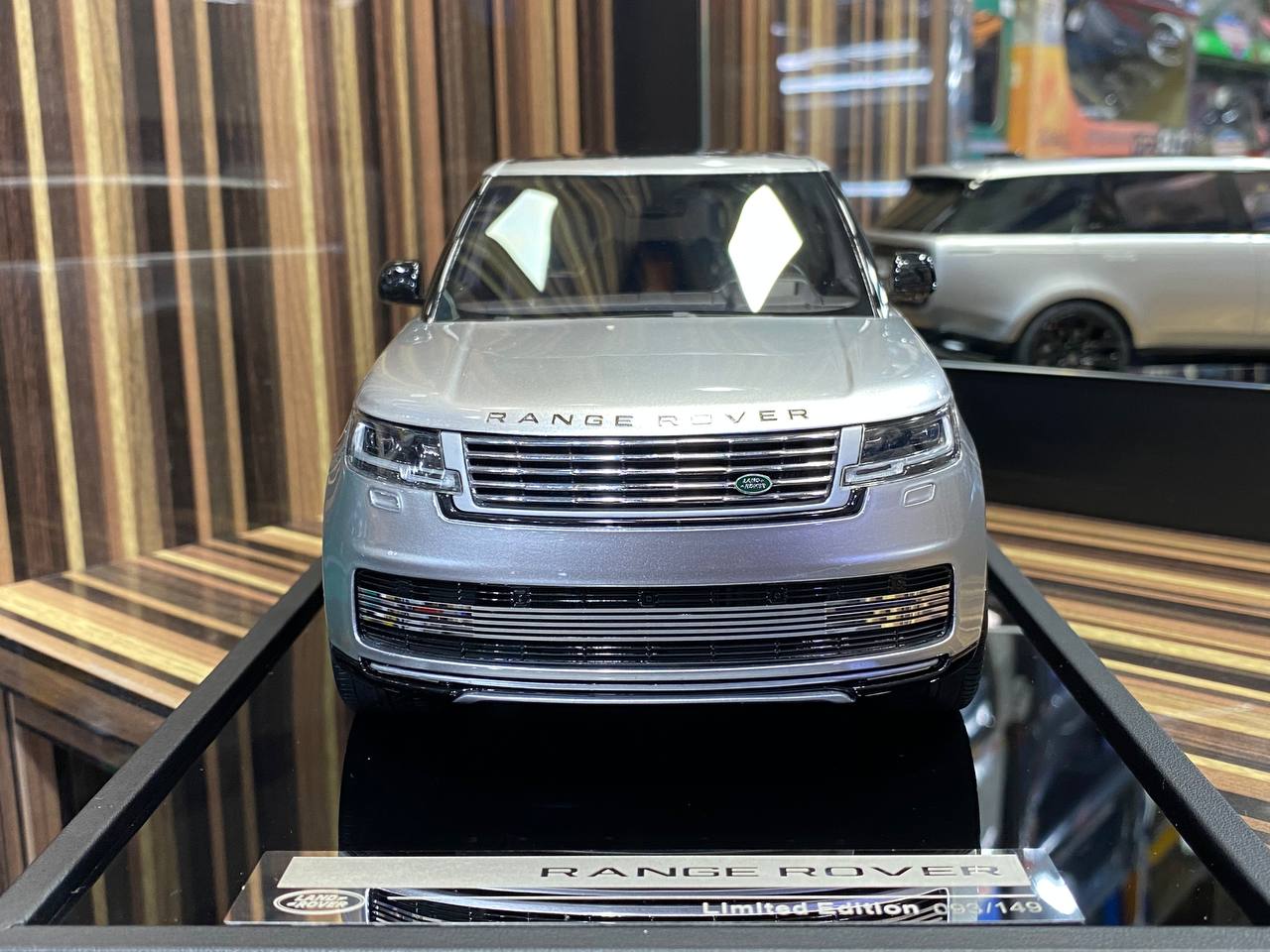 Motorhelix Land Rover Range Rover - Limited Edition Resin Model 1/18|Sold in Dturman.com Dubai UAE.