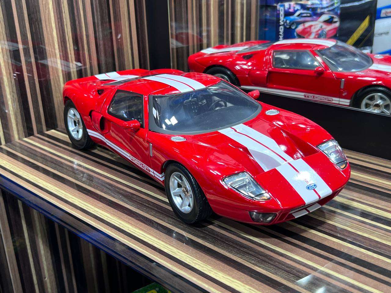 Motormax 1:12 - 1 - Voiture de sport miniature - Ford GT Concept Gulf #6 - Modèle moulé sous Motormax 1:12 - 1 - Voiture de sport miniature - Ford GT Concept Gulf #6 - Modèle moulé sous