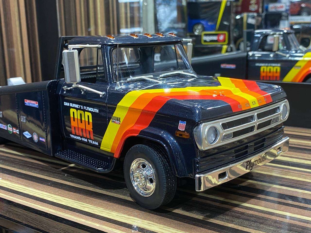 1/18 Diecast Dodge D300 Ramp Truck ACME Scale Model Car