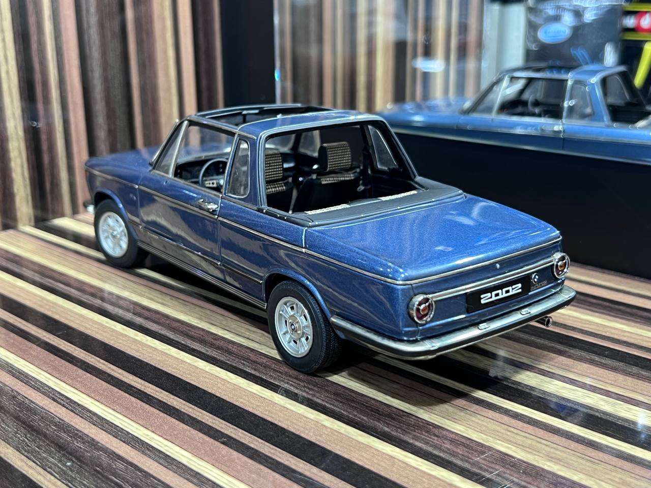 1/18 Diecast BMW 2002 Baur Cabrio Blue AUTOart Scale Model Car