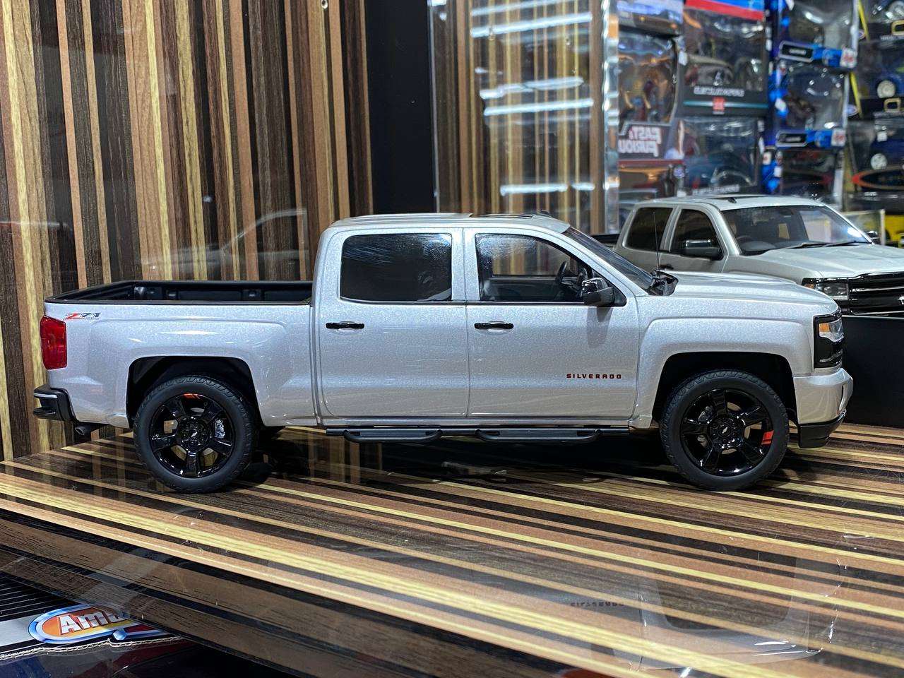 1/18 Diecast Chevrolet Silverado GT Spirit Scale Model Car