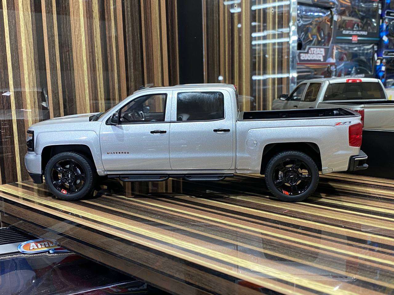1/18 Diecast Chevrolet Silverado GT Spirit Scale Model Car