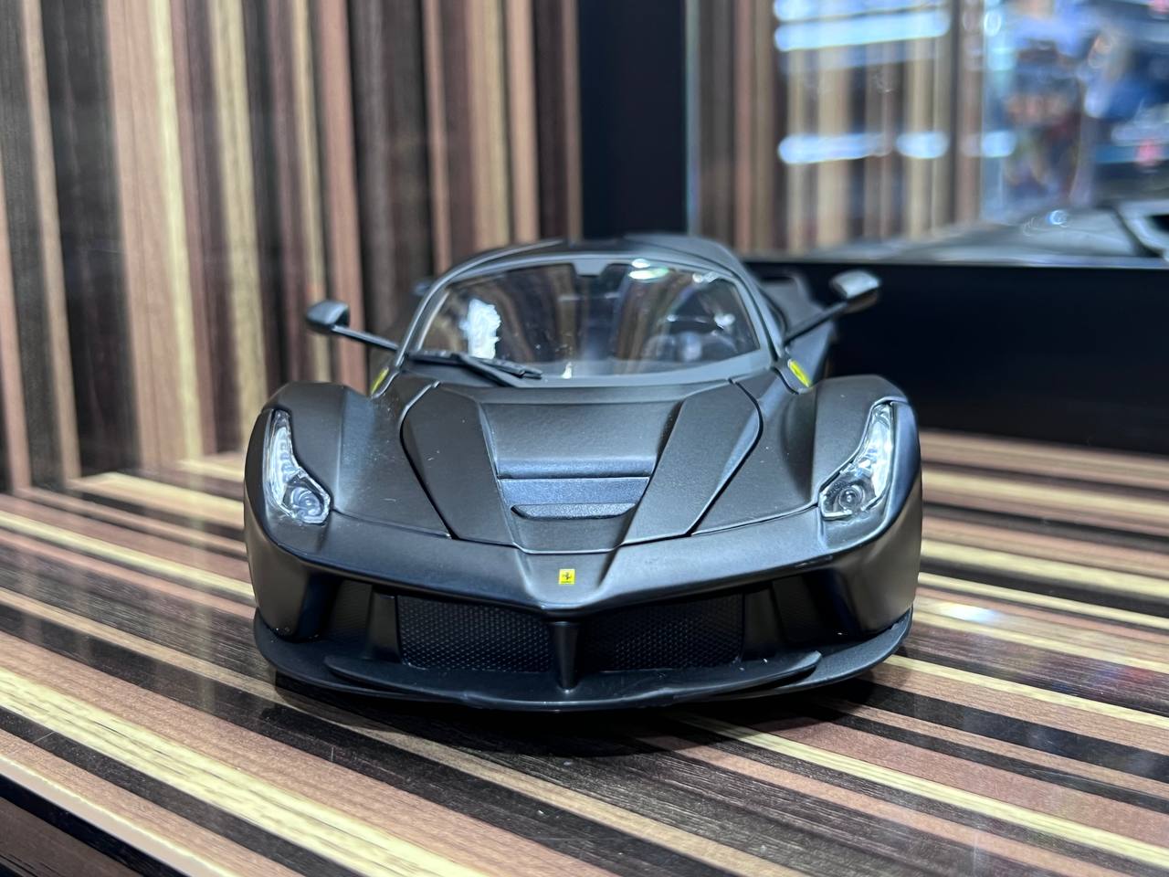 1/18 Diecast Ferrari LaFerrari Bburago Signature Series Scale Model Car - Diecast model car by dturman.com - Bburago