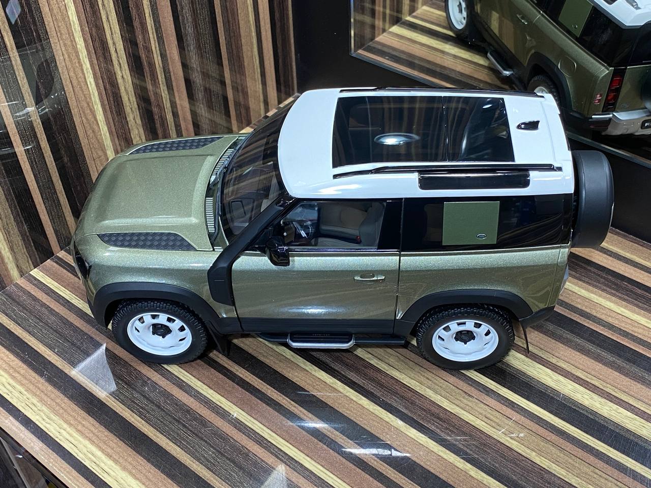 1/18 Diecast Land Rover Defender 90 Almost Real Scale Model Car