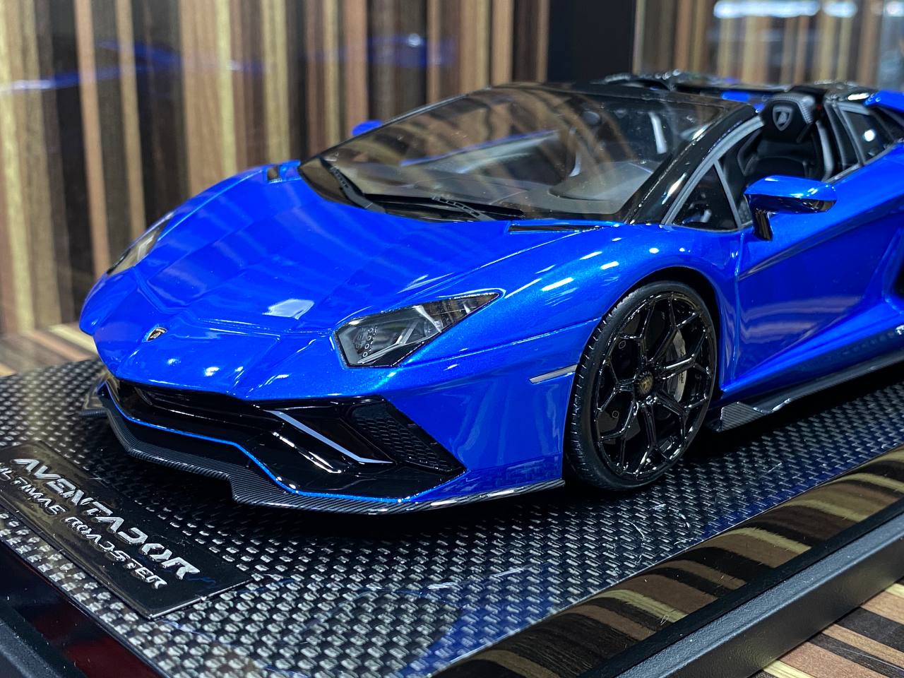 1/18 Resin Lamborghini Aventador Ultimae Roadster Blue by MR