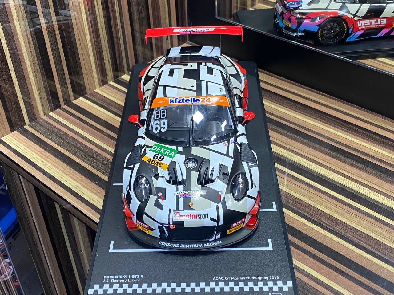 Porsche 911 GT3 R #69 IXO Model