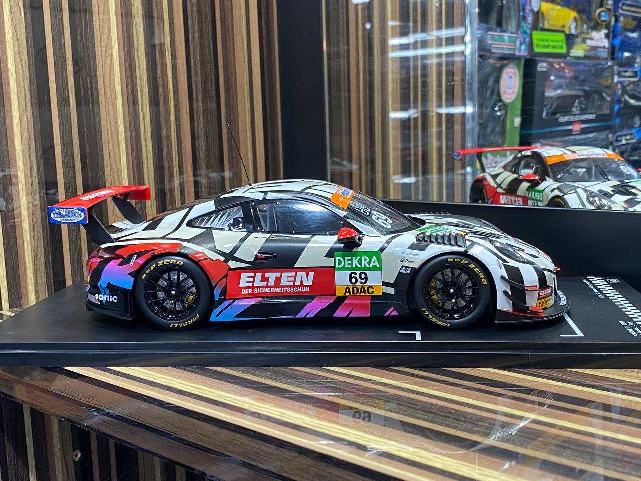 Porsche 911 GT3 R #69 IXO Model