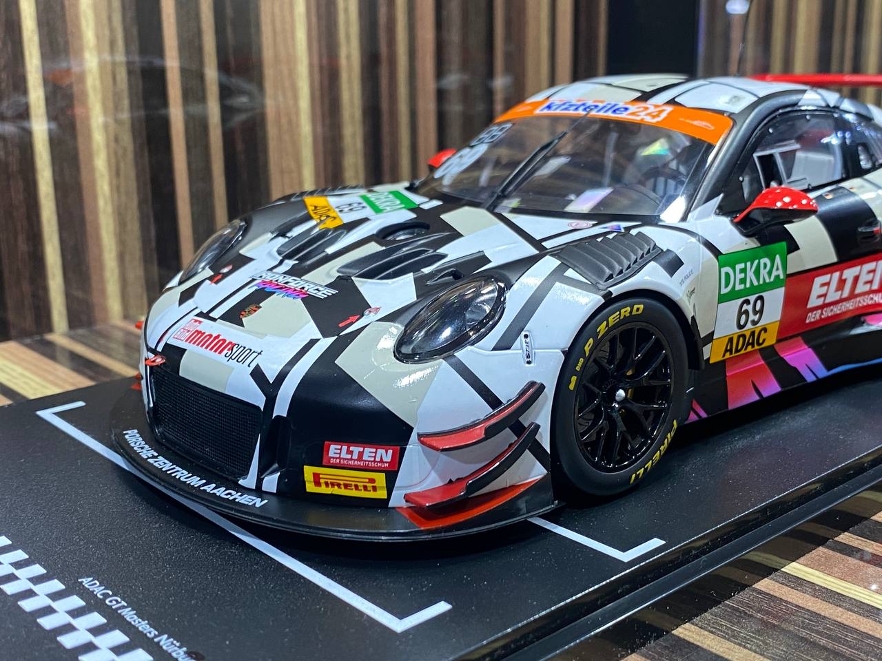 Porsche 911 GT3 R #69 IXO Model