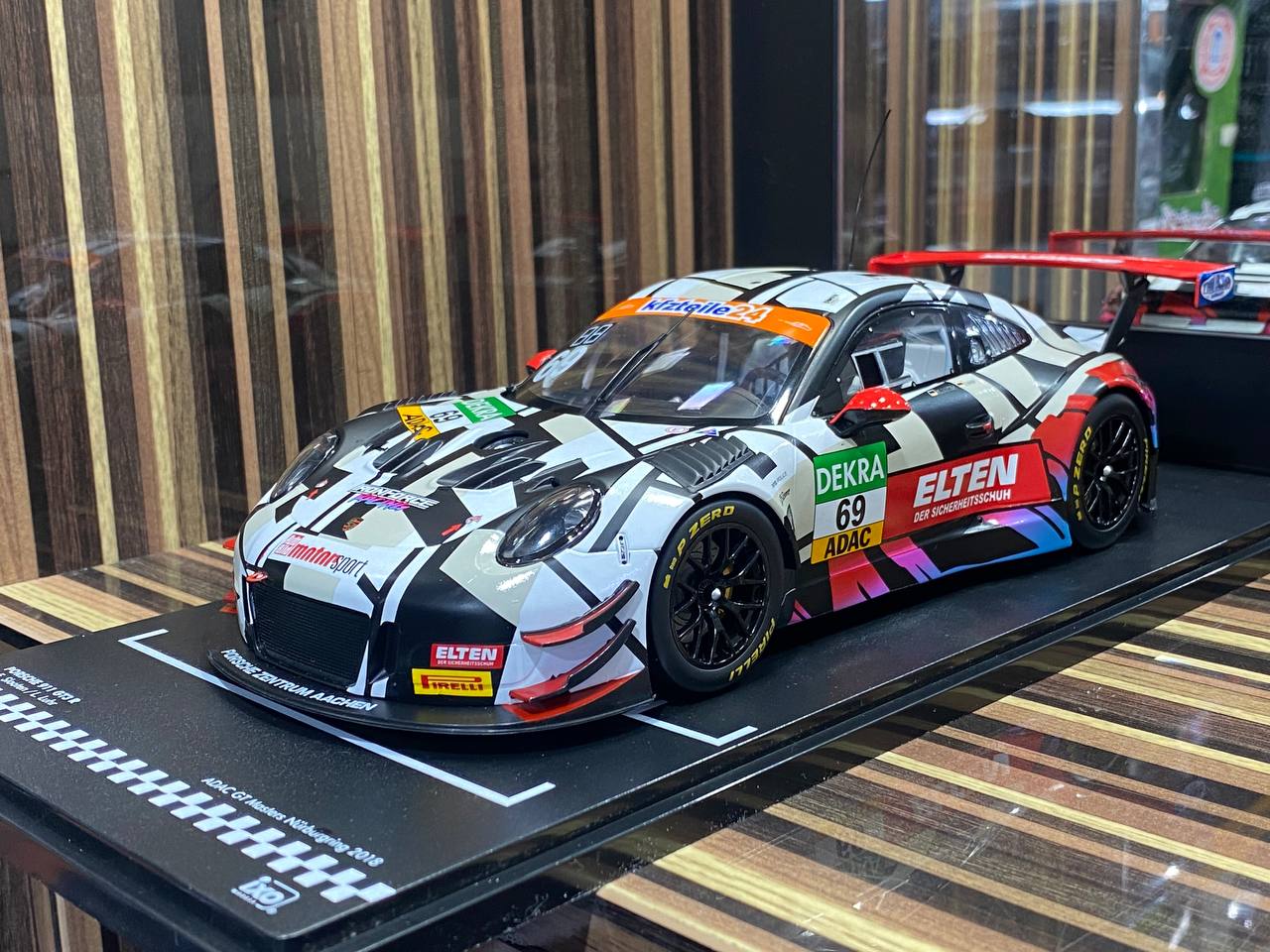 Porsche 911 GT3 R #69 IXO Model
