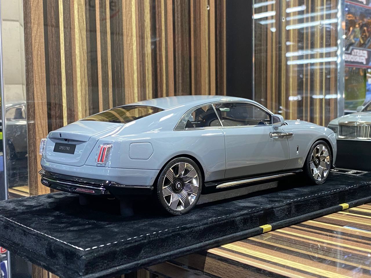 1/18 Rolls-Royce Spectre Strom Grey Rolls-Royce Motor Cars