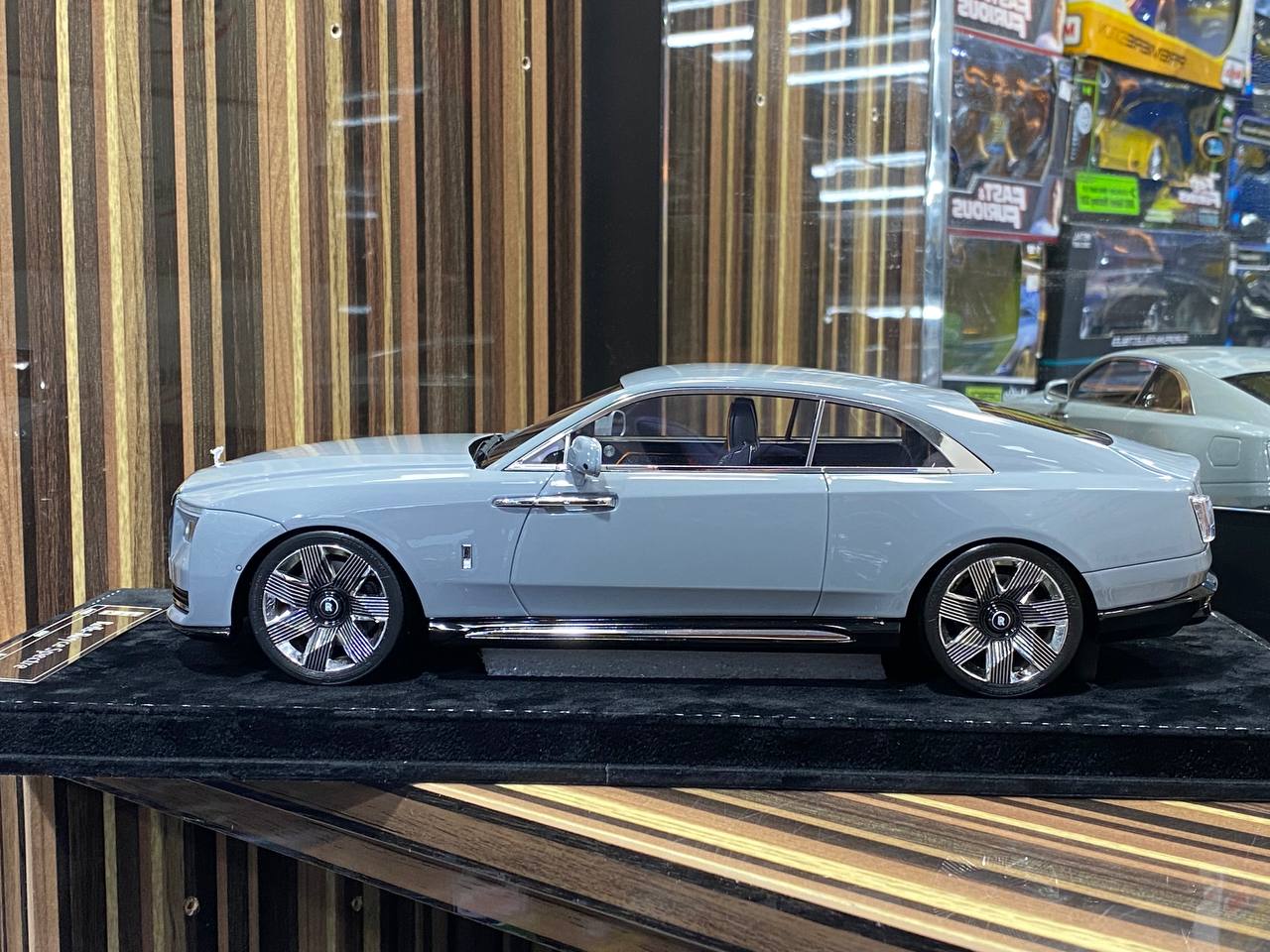 1/18 Rolls-Royce Spectre Strom Grey Rolls-Royce Motor Cars