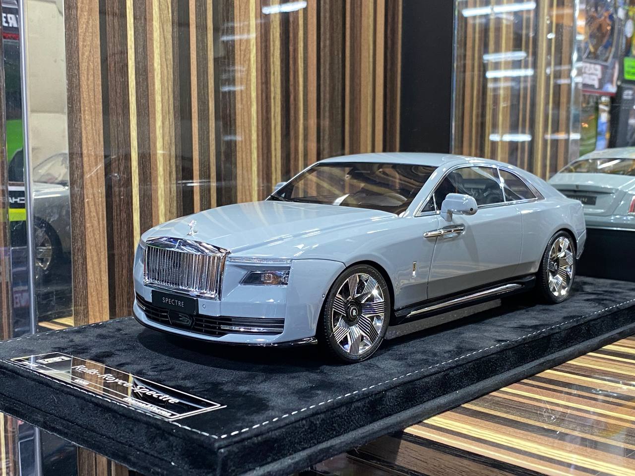 1/18 Rolls-Royce Spectre Strom Grey Rolls-Royce Motor Cars