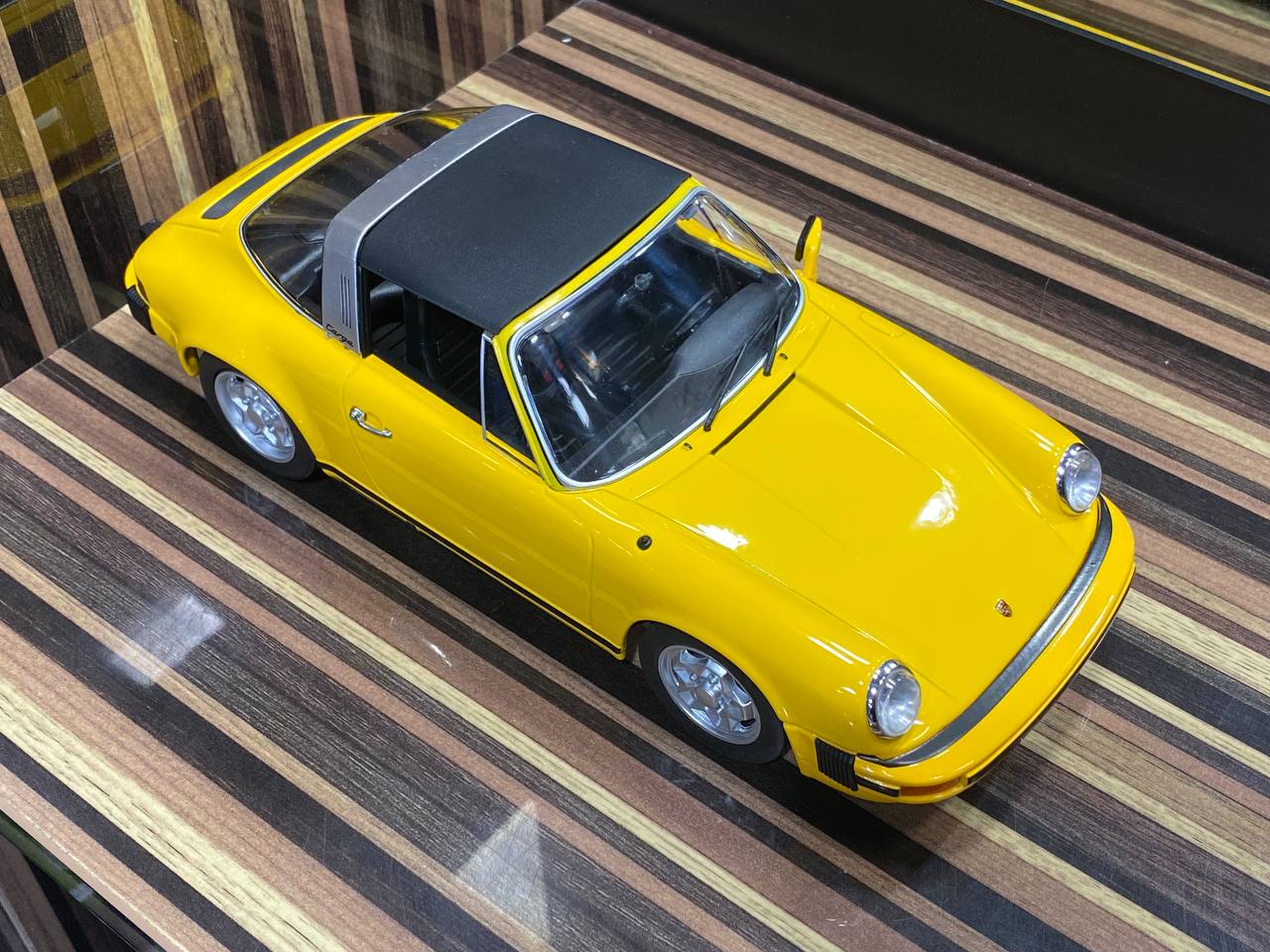 Porsche 911 SC Targa 1978 Yellow
