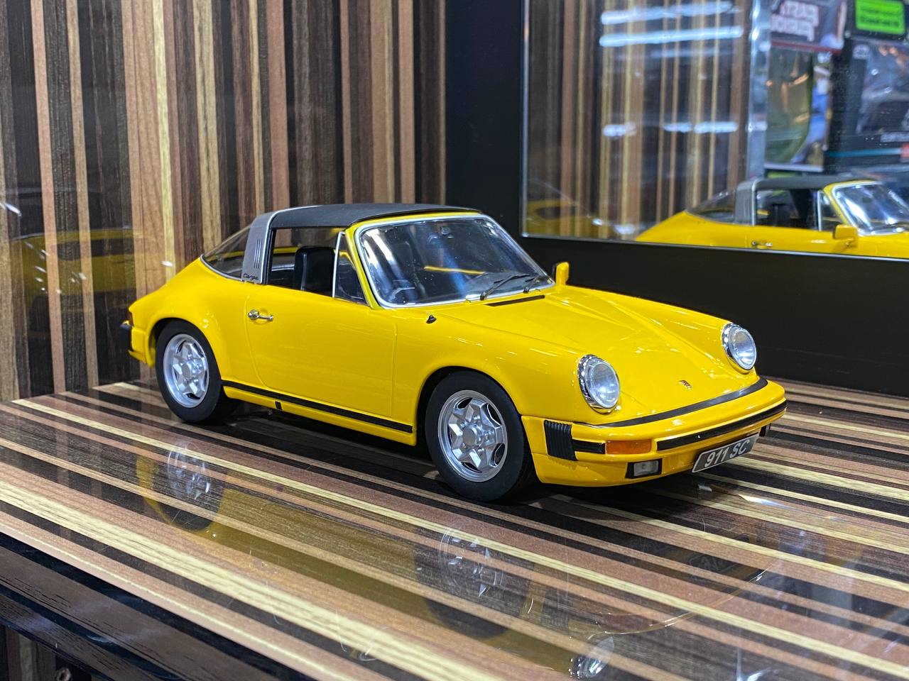 Porsche 911 SC Targa 1978 Yellow