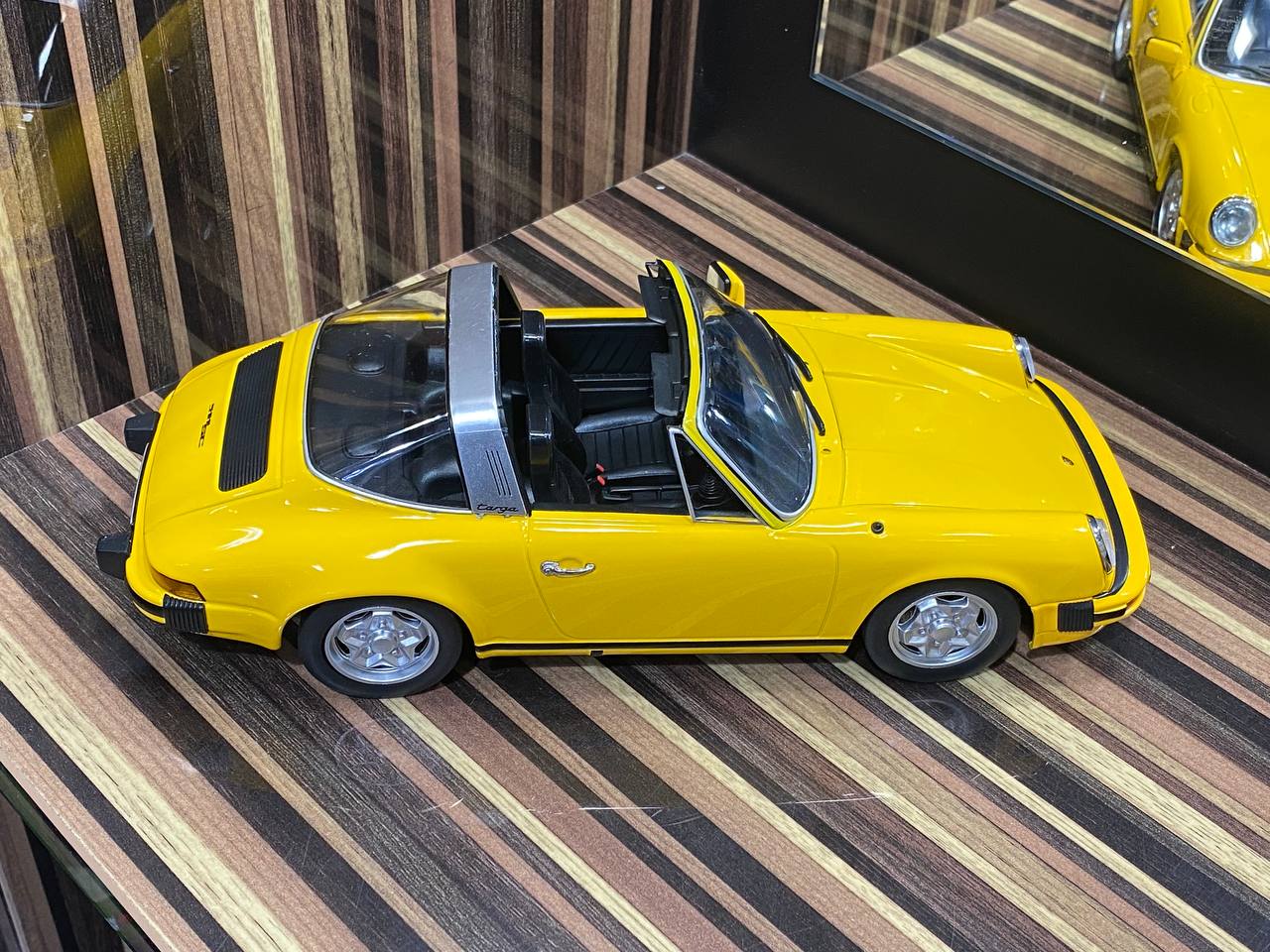 Porsche 911 SC Targa 1978 Yellow