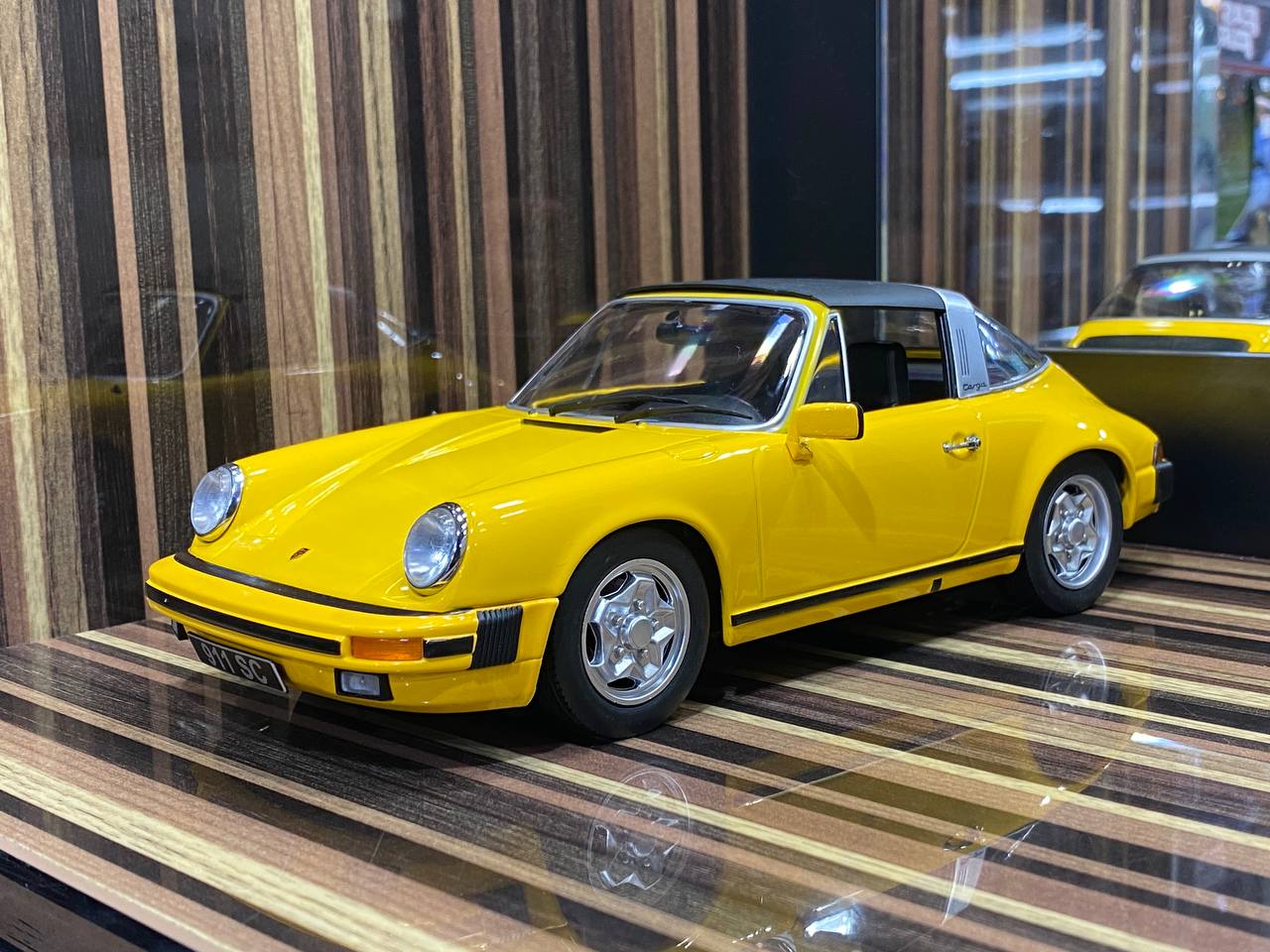 Porsche 911 SC Targa 1978 Yellow