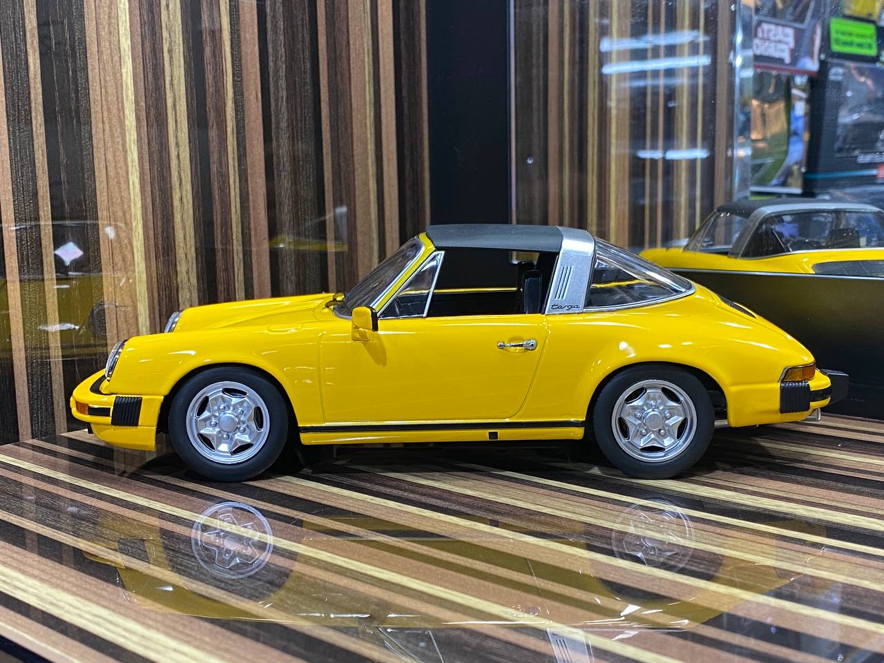 Porsche 911 SC Targa 1978 Yellow
