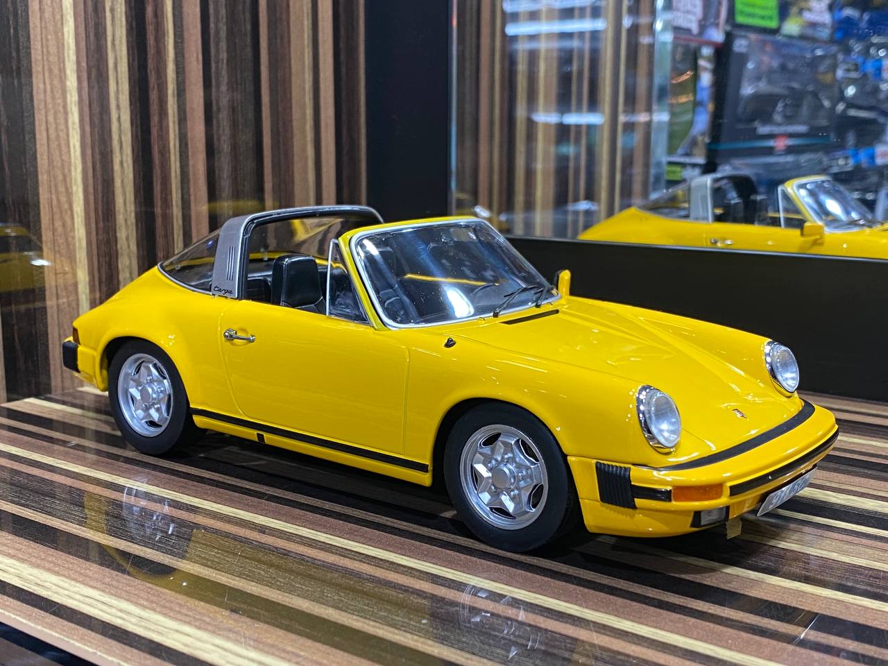 Porsche 911 SC Targa 1978 Yellow