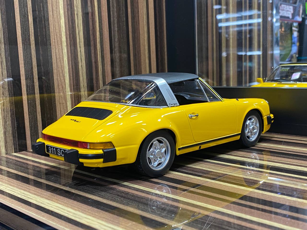 Porsche 911 SC Targa 1978 Yellow