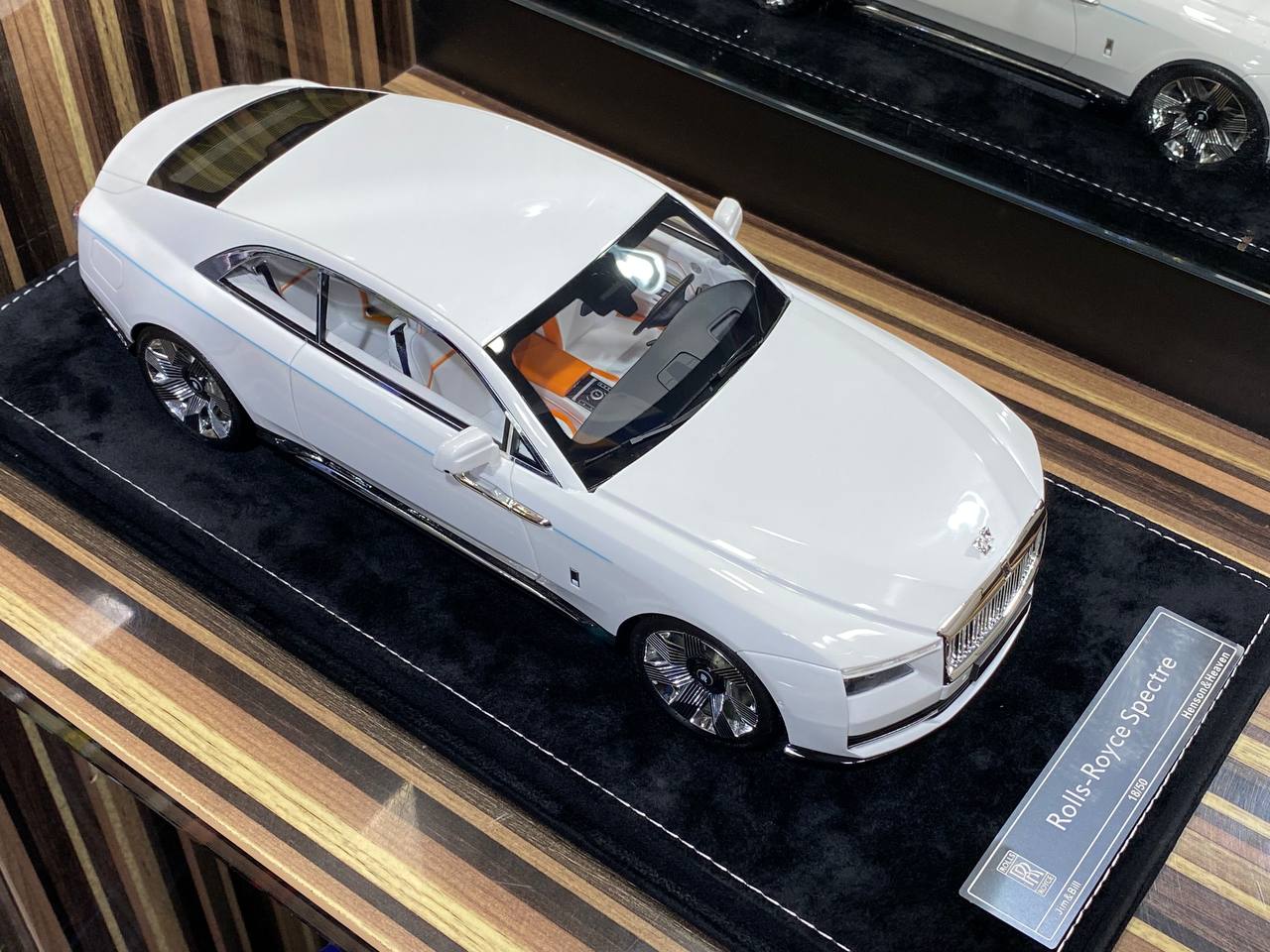 1/18 Rolls-Royce Spectre Pearl White Rolls-Royce Motor Cars|Sold in Dturman.com Dubai UAE.