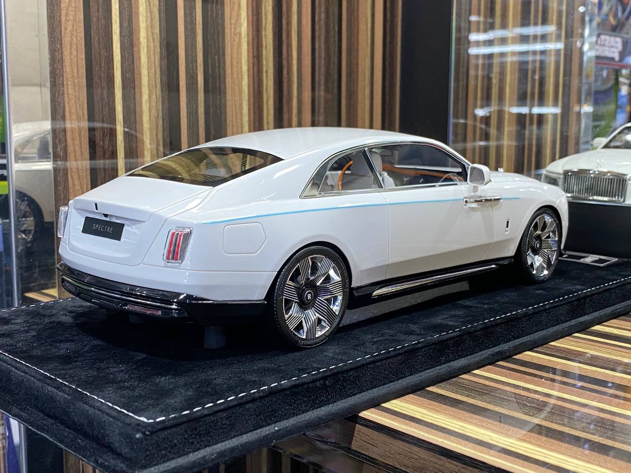 1/18 Rolls-Royce Spectre Pearl White Rolls-Royce Motor Cars