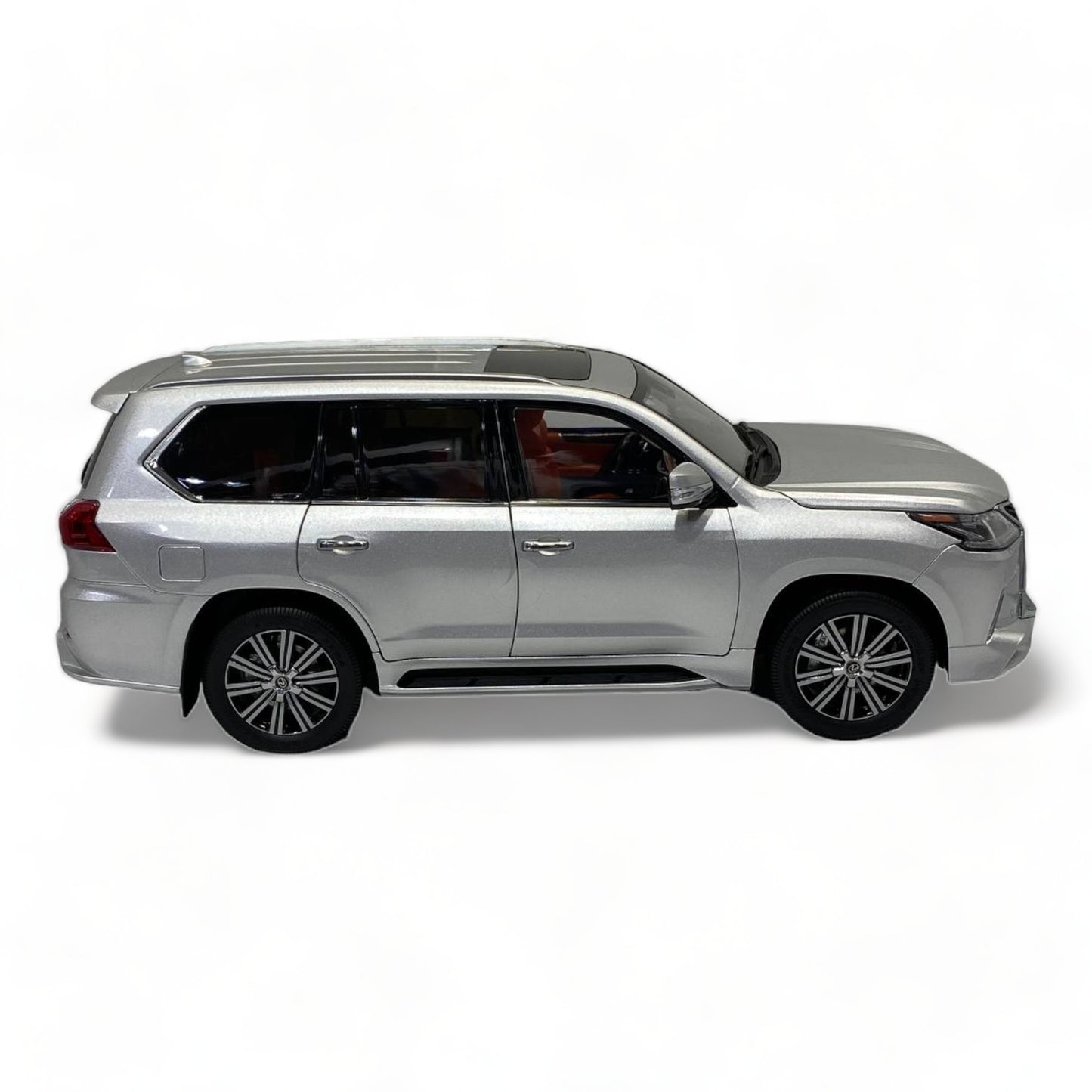 Lexus LX 570 Silver 1/18 by LCD