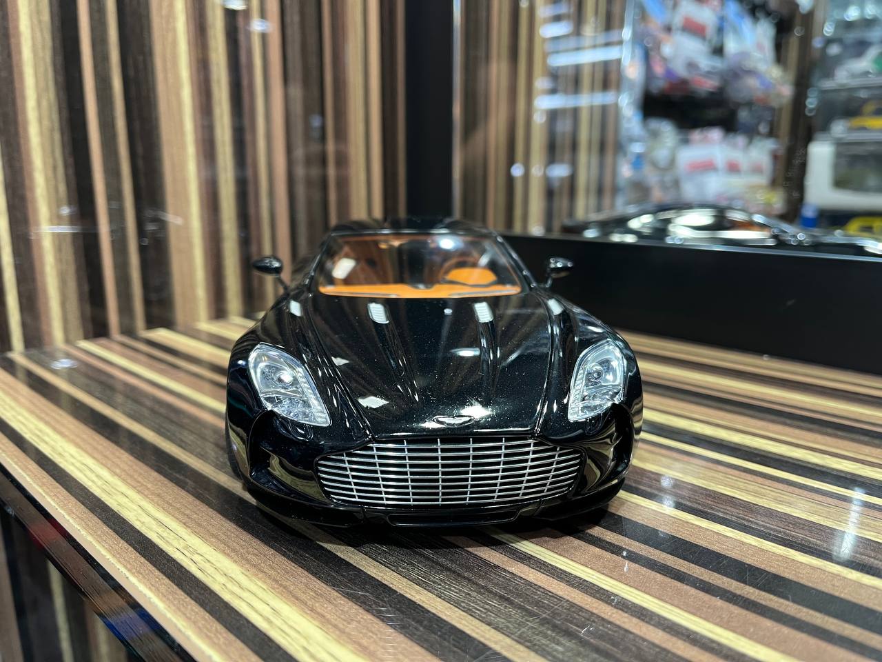 Autoart Aston Martin One-77 - 1/18 Diecast Model, All Opening - Black