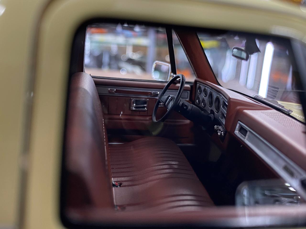 1:18 Resin Model - Old School Models GMC Sierra Classic 3500 (1986) - Desert Yellow - Limited 60 pcs